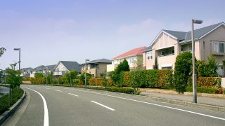 不動産鑑定士試験の難易度や年収をチェック!独学での勉強時間も解説!